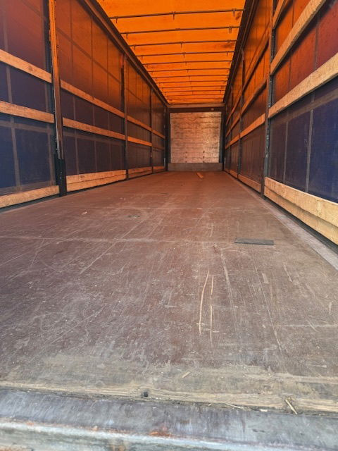 Schmitz Cargobull Laadklep - Curtainsider semi-trailer: picture 5 Schmitz Cargobull Laadklep - Curtainsider semi-trailer: picture 5