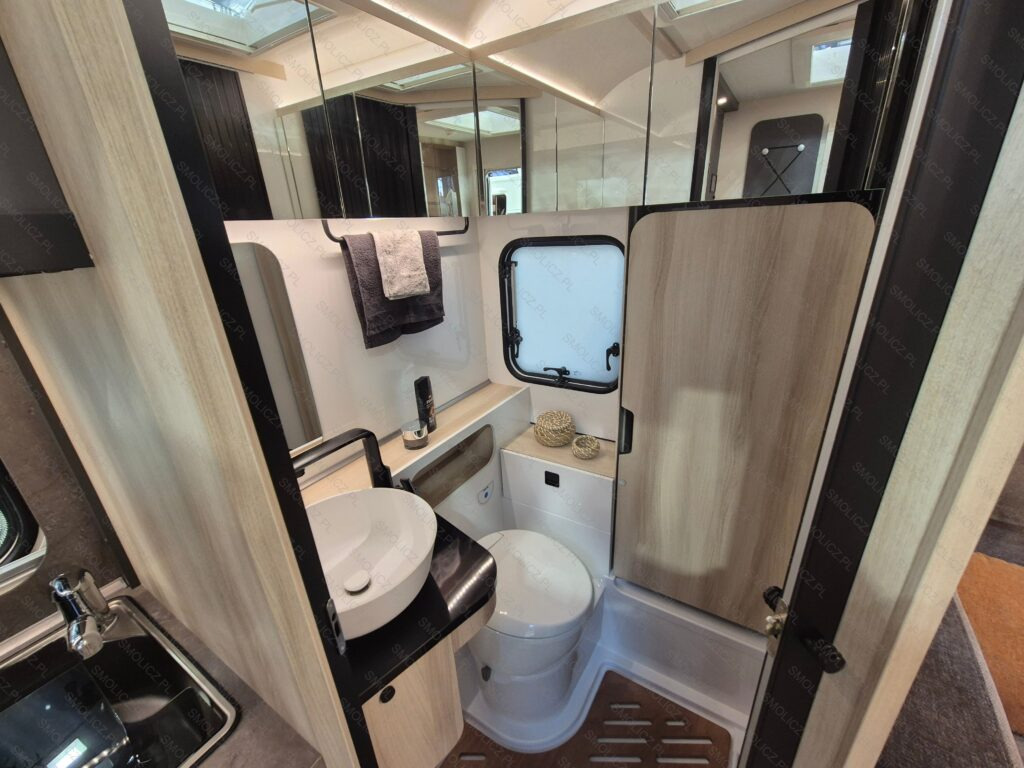 Caravan DE LUXE 460 SL: picture 7 Caravan DE LUXE 460 SL: picture 7