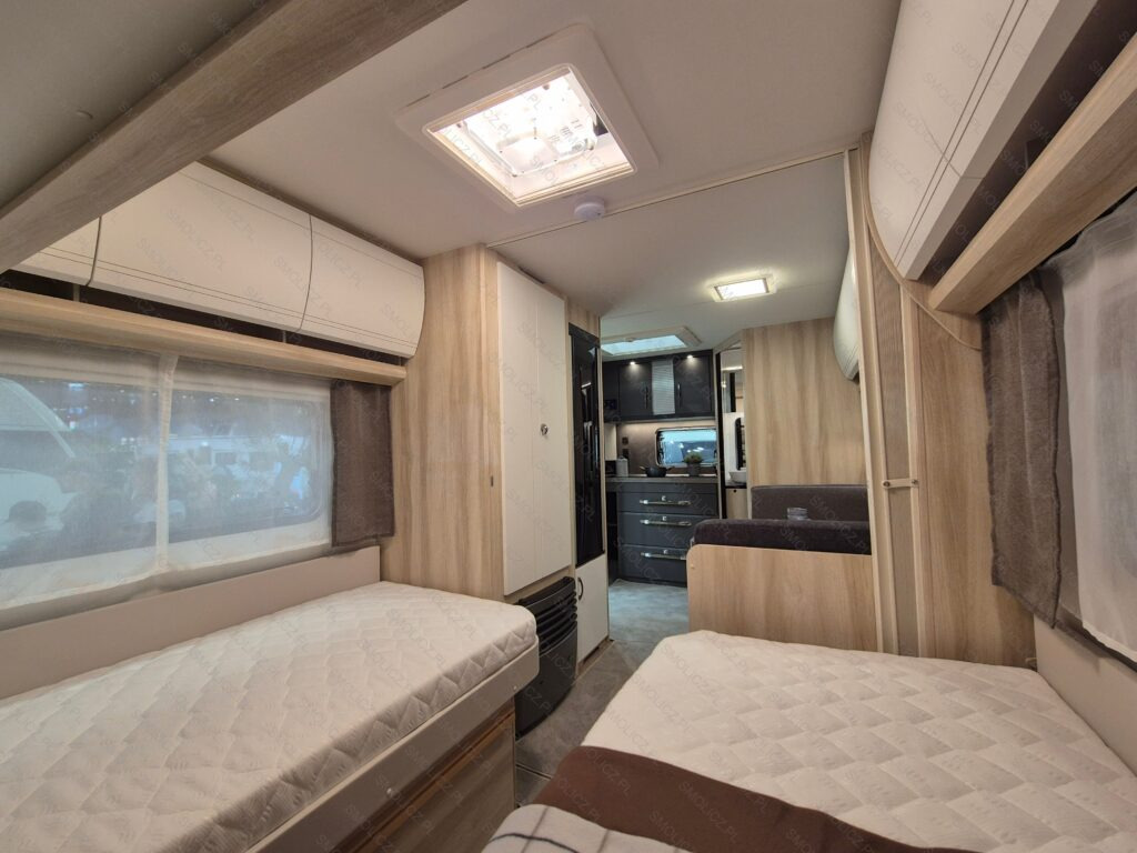 Caravan DE LUXE 460 SL: picture 6 Caravan DE LUXE 460 SL: picture 6