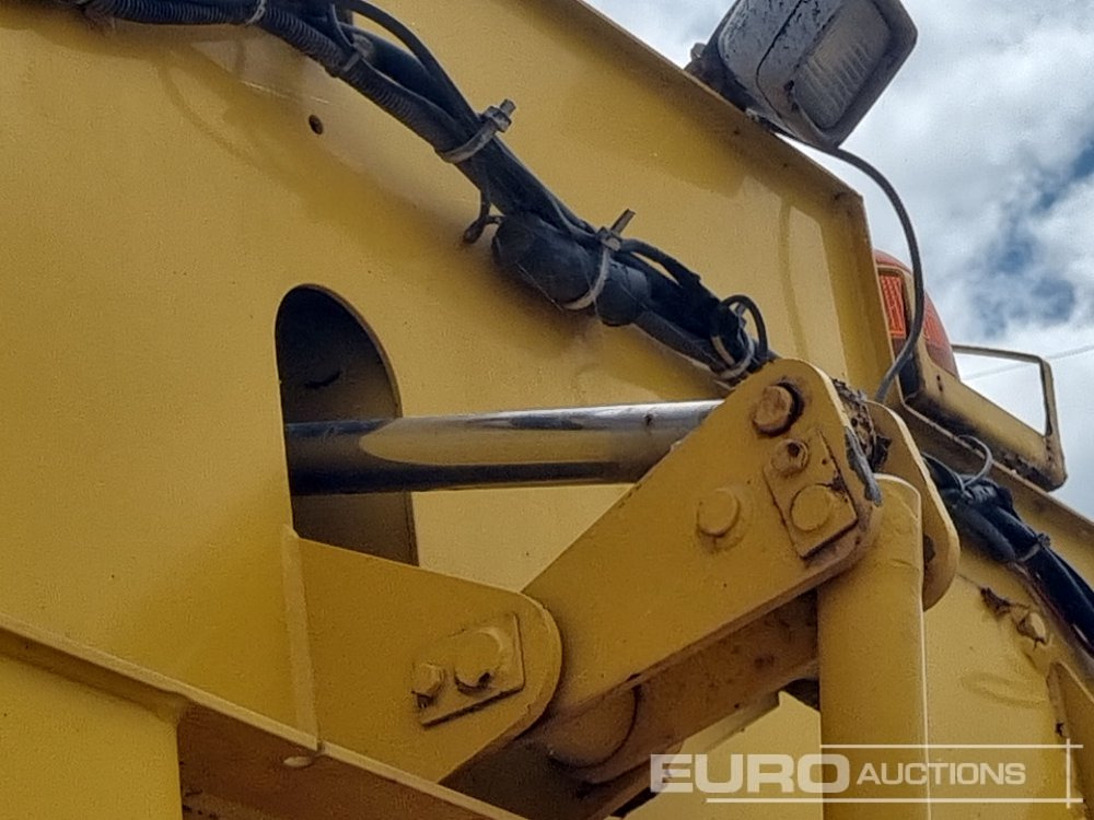Road sweeper 2004 Iveco ML130E18K: picture 17