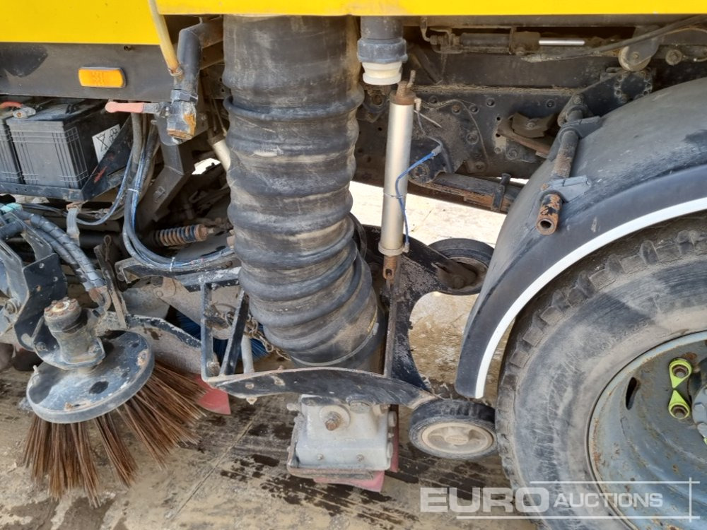 Road sweeper 2004 Iveco ML130E18K: picture 18