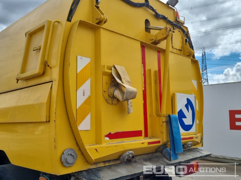 Road sweeper 2004 Iveco ML130E18K: picture 16
