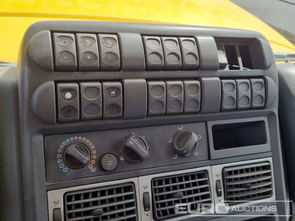 Road sweeper 2004 Iveco ML130E18K: picture 31