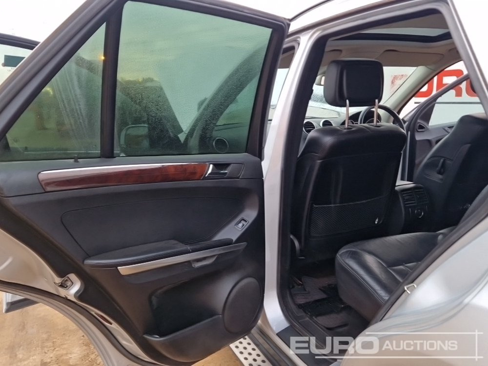 SUV 2006 Mercedes ML320 CDI: picture 20