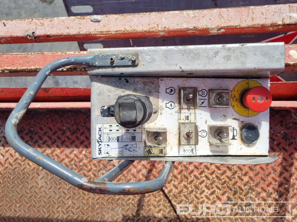 Aerial platform 2014 SkyJack SJ6832RT: picture 35