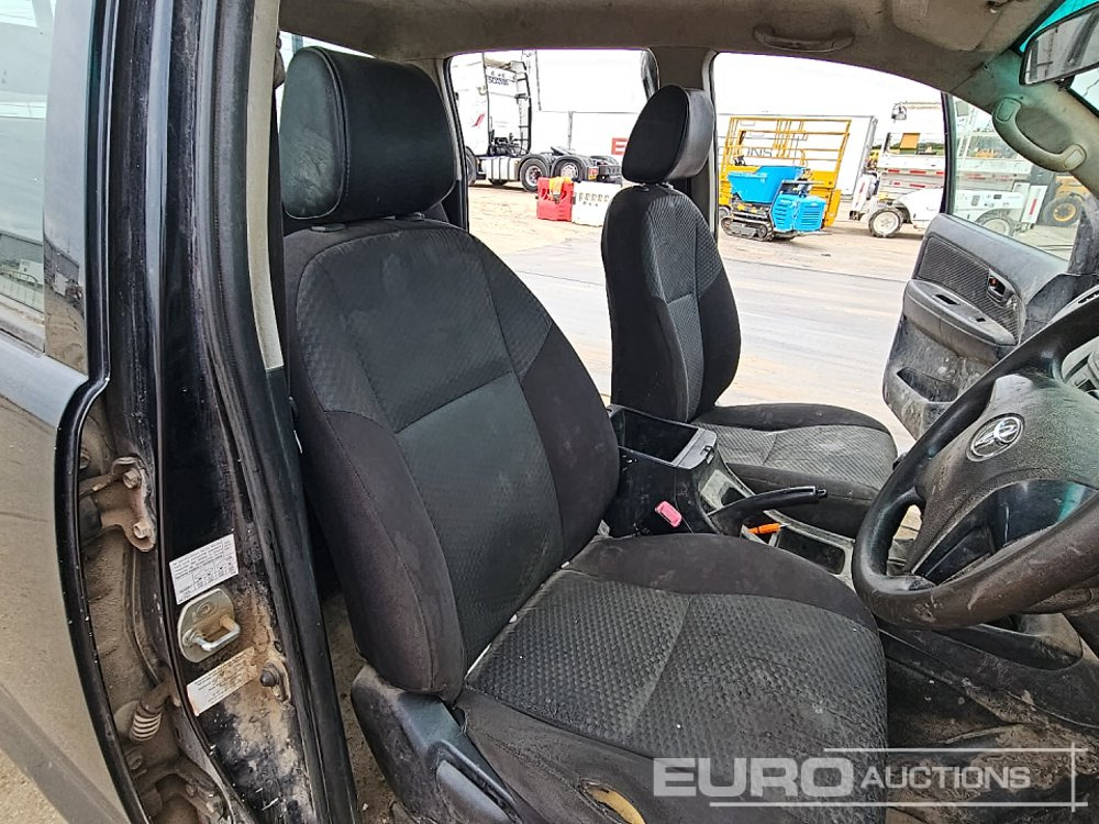 Pickup truck 2016 Toyota Hilux: picture 28