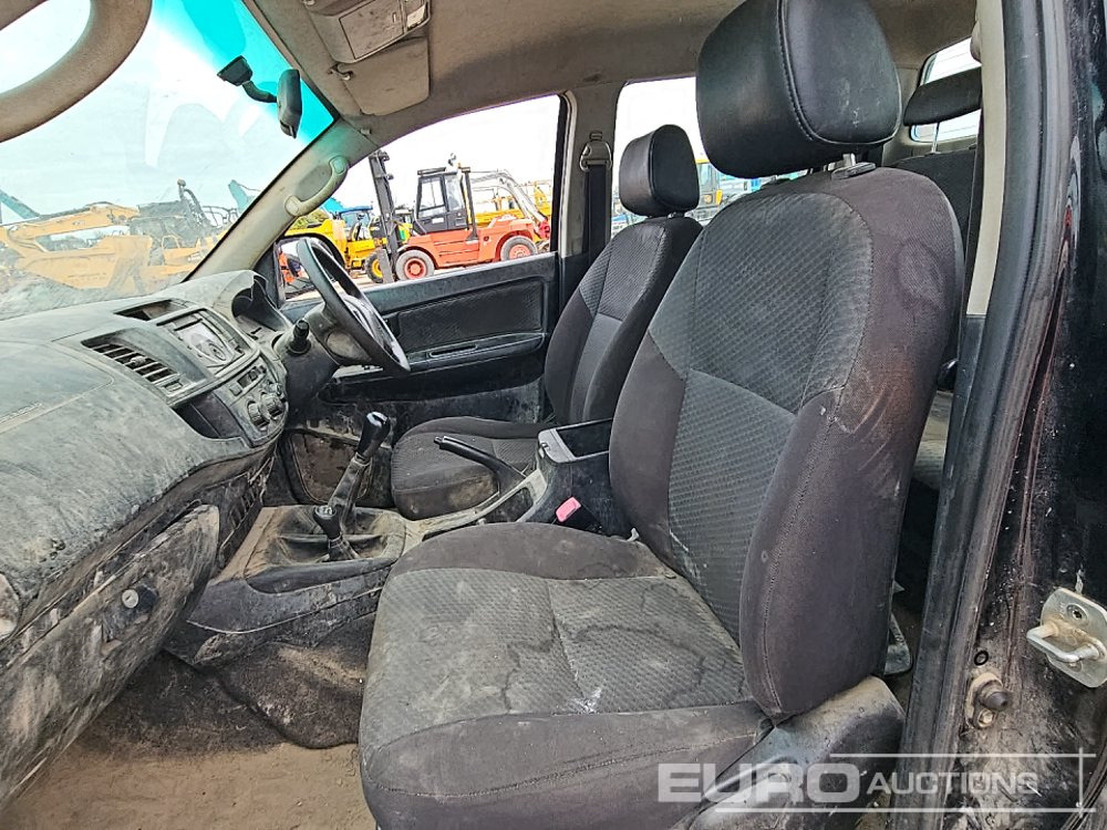 Pickup truck 2016 Toyota Hilux: picture 14
