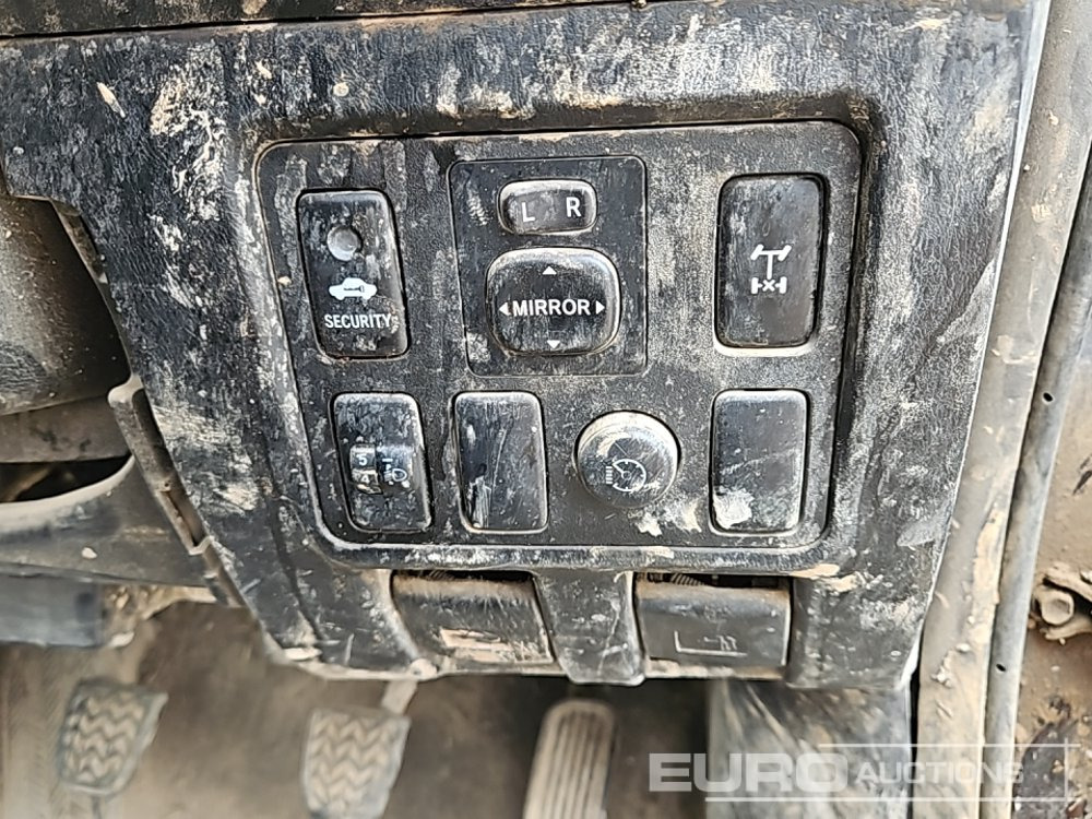 Pickup truck 2016 Toyota Hilux: picture 30