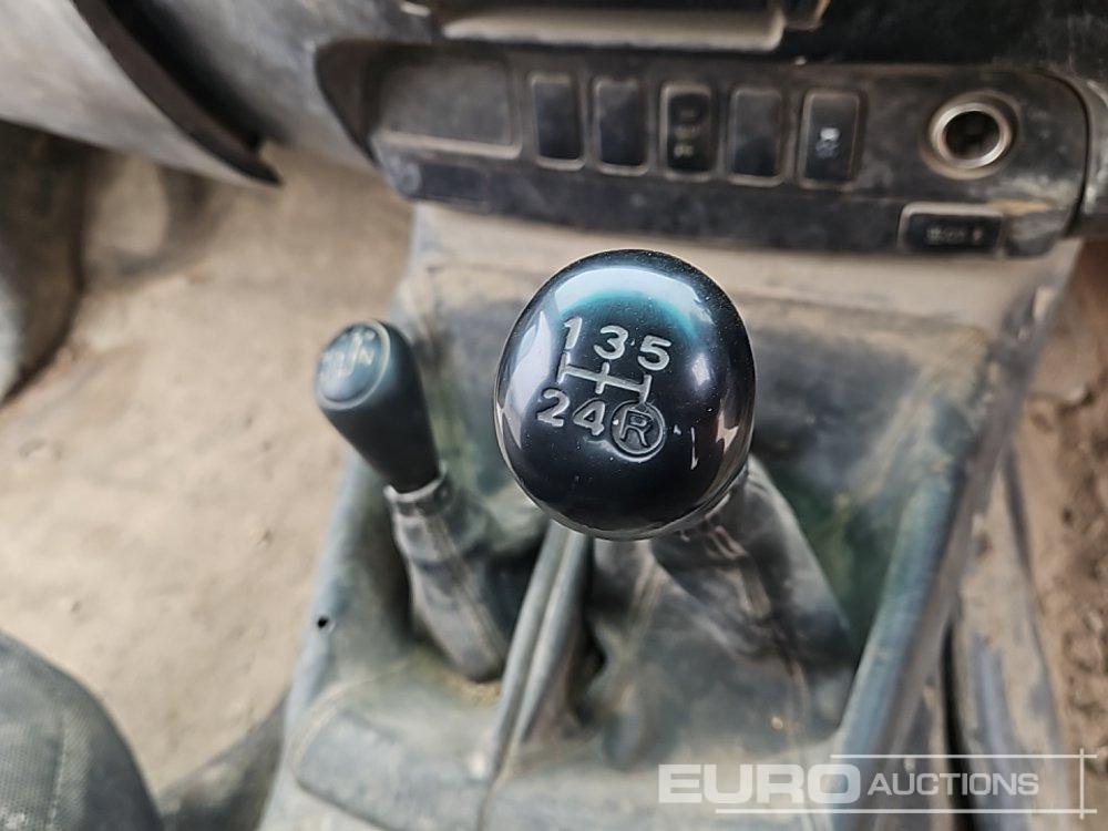 Pickup truck 2016 Toyota Hilux: picture 32