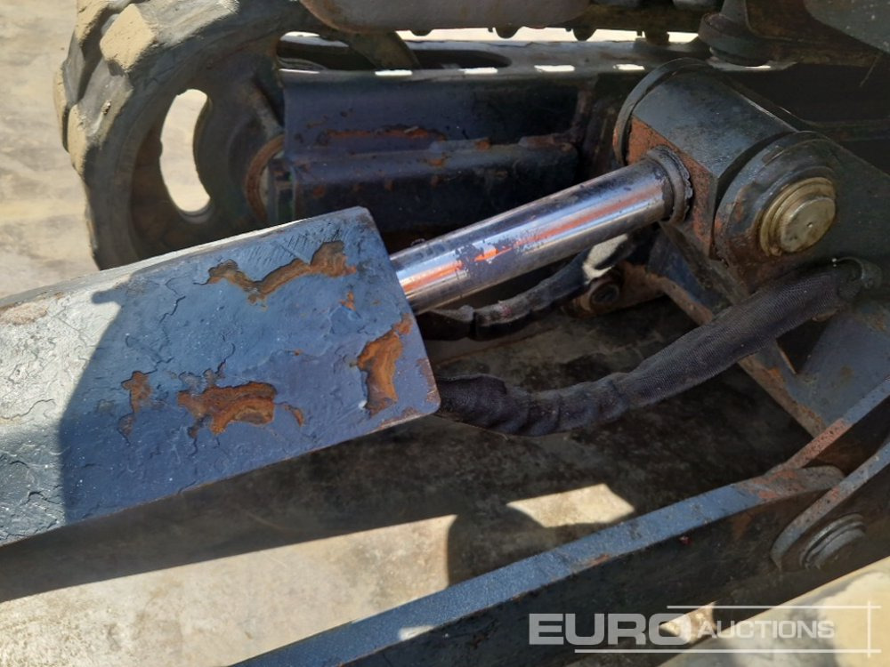 Mini excavator 2017 Bobcat E10: picture 18