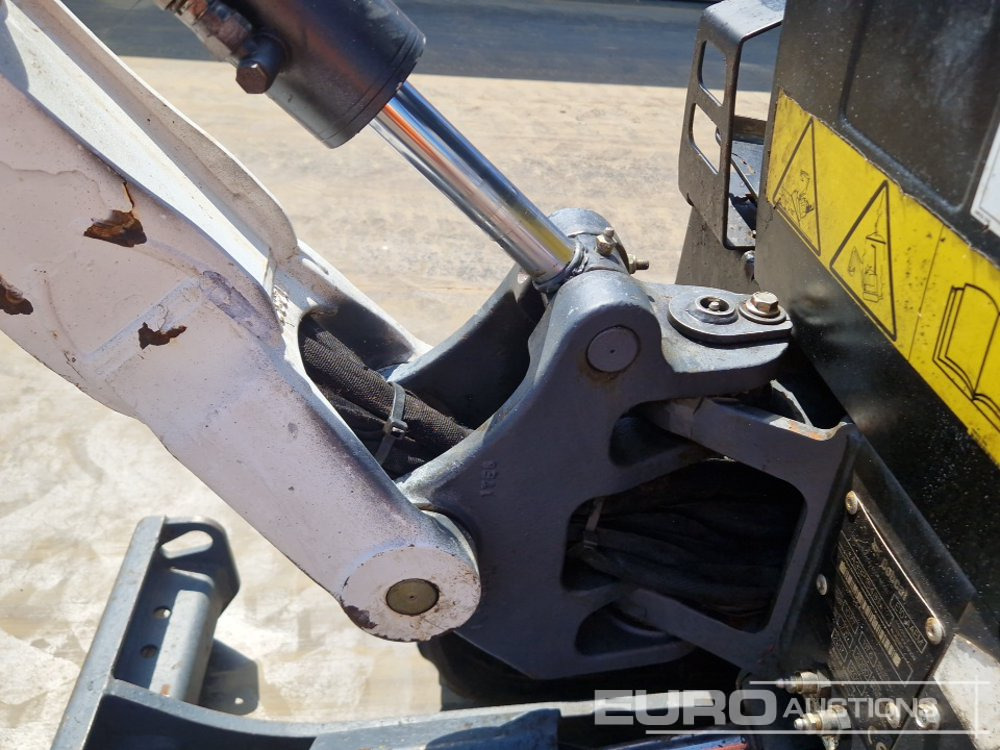 Mini excavator 2017 Bobcat E10: picture 20