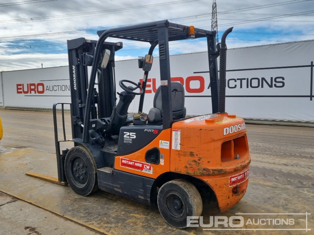 2017 Doosan D25S-3 - Forklift: picture 3 2017 Doosan D25S-3 - Forklift: picture 3