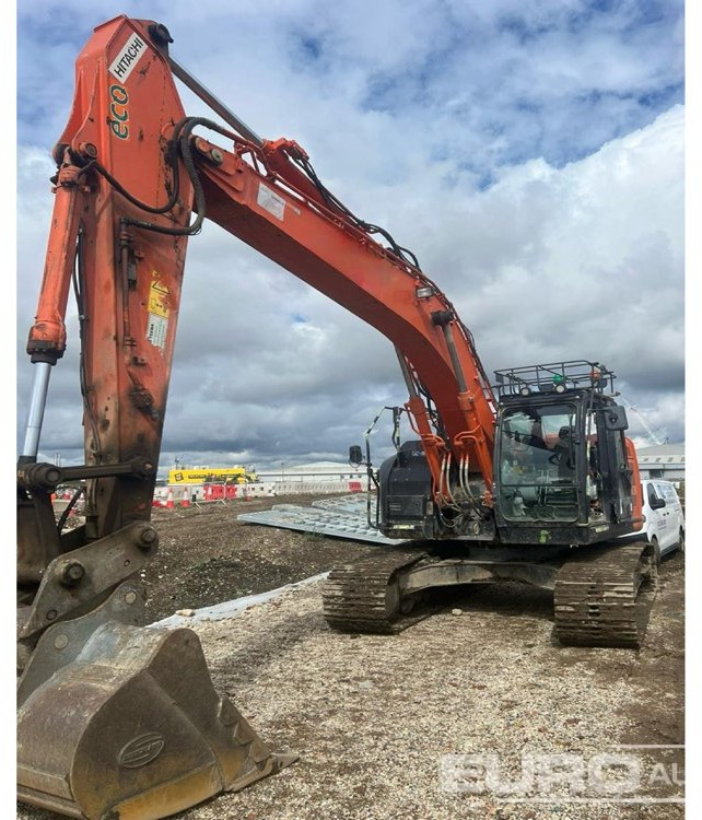 2017 Hitachi ZX225USLC-6 - Crawler excavator: picture 1 2017 Hitachi ZX225USLC-6 - Crawler excavator: picture 1