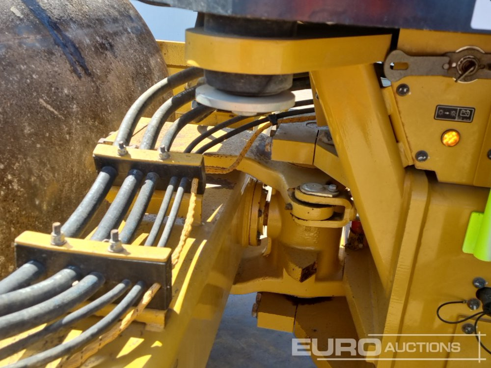 Roller 2019 CAT CS66B: picture 14