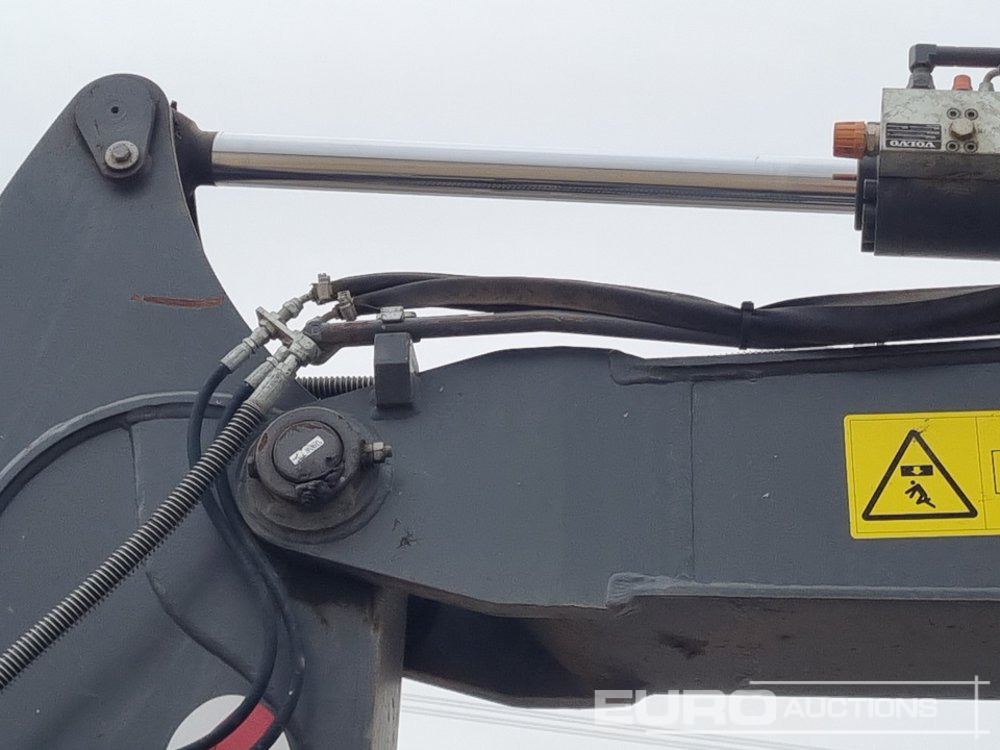 Mini excavator 2021 Volvo ECR88D: picture 29