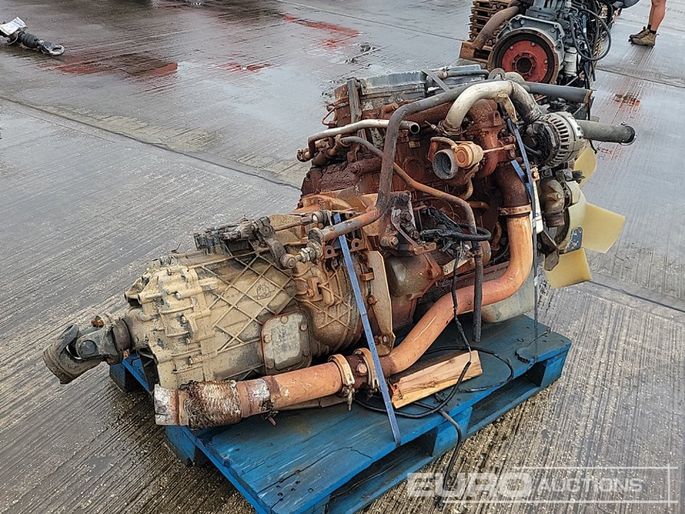 4 Cylinder Engine, Gearbox - Engine: picture 5 4 Cylinder Engine, Gearbox - Engine: picture 5