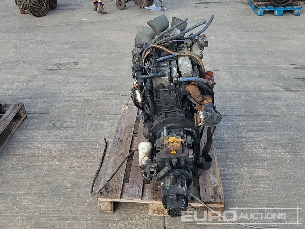 4 Cylinder Engine, Pump - Engine: picture 4 4 Cylinder Engine, Pump - Engine: picture 4