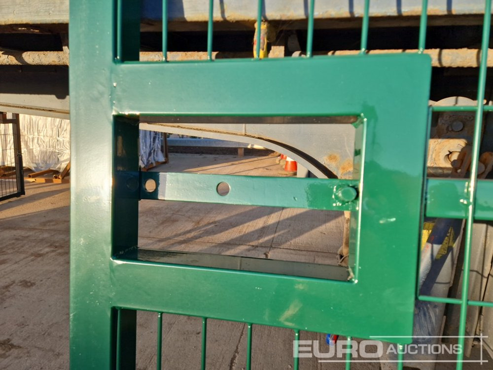 Construction equipment 4m x 2.3m Heavy Duty Galvanized Powder Coated Gate (2 of), 100mm x 100mm Post (2 of), Assembly Kit (Green): picture 7