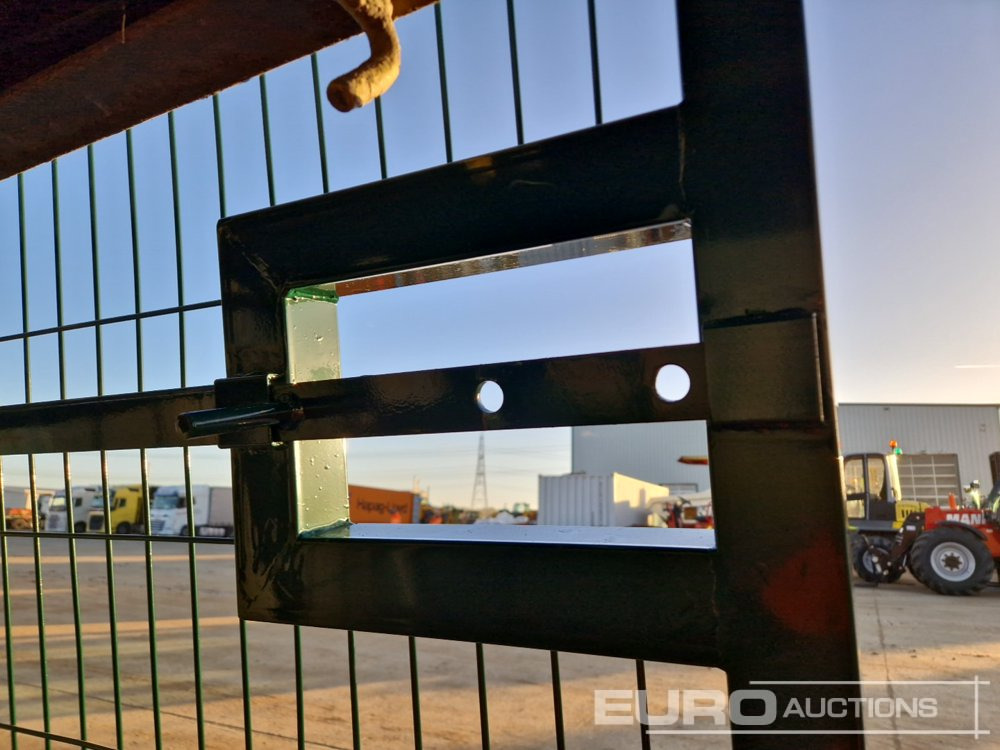Construction equipment 4m x 2.3m Heavy Duty Galvanized Powder Coated Gate (2 of), 100mm x 100mm Post (2 of), Assembly Kit (Green): picture 6