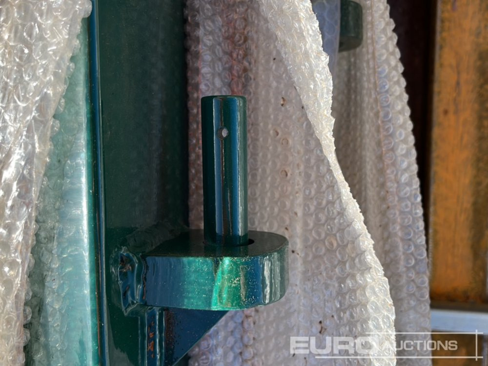 Construction equipment 4m x 2.3m Heavy Duty Galvanized Powder Coated Gate (2 of), 100mm x 100mm Post (2 of), Assembly Kit (Green): picture 21