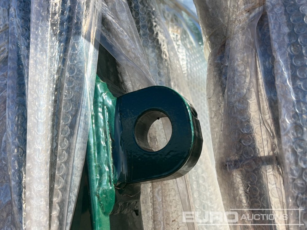 Construction equipment 4m x 2.3m Heavy Duty Galvanized Powder Coated Gate (2 of), 100mm x 100mm Post (2 of), Assembly Kit (Green): picture 18
