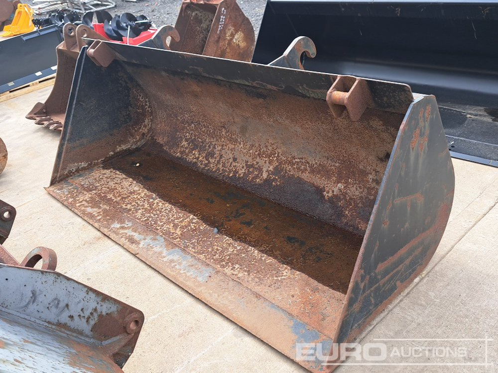 90" Front Loading Bucket to suit JCB Telehandler - Bucket: picture 2 90" Front Loading Bucket to suit JCB Telehandler - Bucket: picture 2