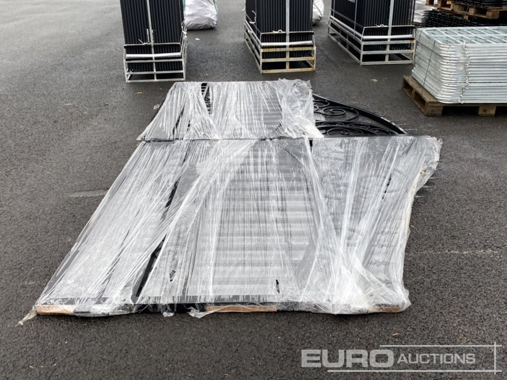 Unused 14' x 8' Driveway Gates - Agricultural machinery: picture 2 Unused 14' x 8' Driveway Gates - Agricultural machinery: picture 2