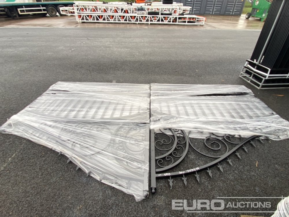 Unused 14' x 8' Driveway Gates - Agricultural machinery: picture 4 Unused 14' x 8' Driveway Gates - Agricultural machinery: picture 4