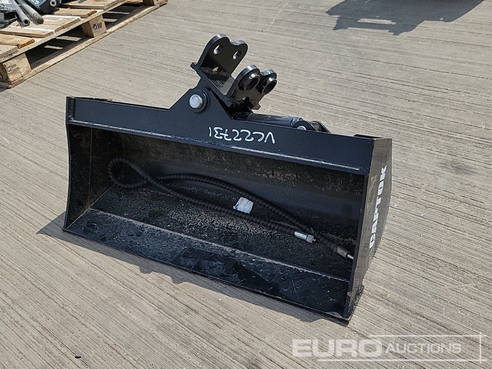 Captok 32" Hydraulic Tilting Bucket 25mm Pin to suit Mini Excavator - Bucket: picture 1 Captok 32" Hydraulic Tilting Bucket 25mm Pin to suit Mini Excavator - Bucket: picture 1