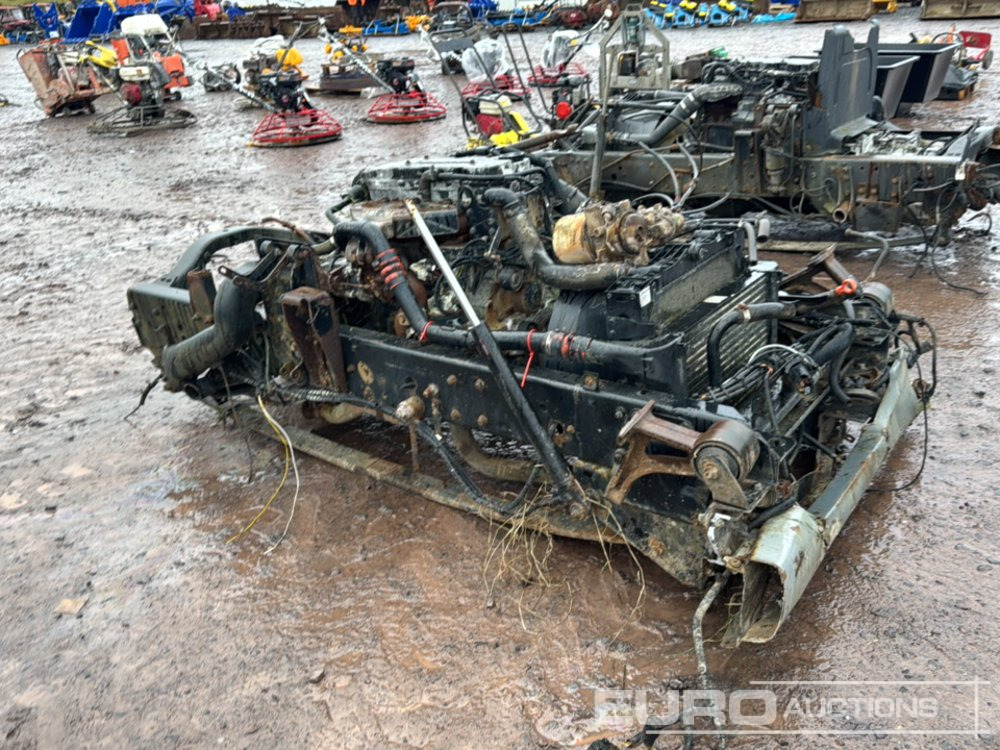 Cummings 4 Cylinder Diesel Engine & Gearbox - Engine: picture 2 Cummings 4 Cylinder Diesel Engine & Gearbox - Engine: picture 2