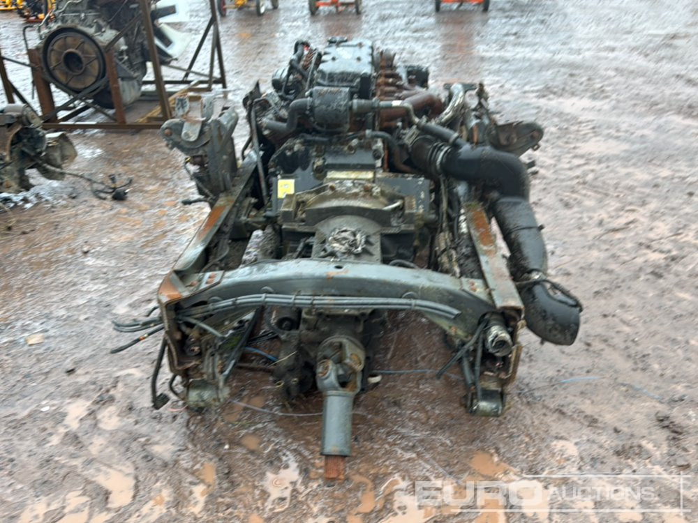 Cummings 4 Cylinder Diesel Engine & Gearbox - Engine: picture 4 Cummings 4 Cylinder Diesel Engine & Gearbox - Engine: picture 4