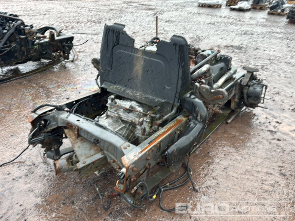 Cummings 4 Cylinder Diesel Engine & Gearbox - Engine: picture 4 Cummings 4 Cylinder Diesel Engine & Gearbox - Engine: picture 4