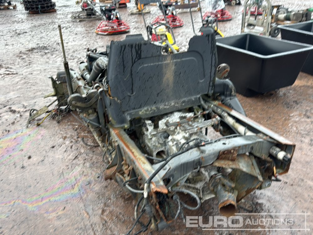 Cummings 4 Cylinder Diesel Engine & Gearbox - Engine: picture 3 Cummings 4 Cylinder Diesel Engine & Gearbox - Engine: picture 3