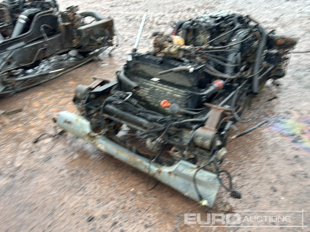 Cummings 4 Cylinder Diesel Engine & Gearbox - Engine: picture 4 Cummings 4 Cylinder Diesel Engine & Gearbox - Engine: picture 4