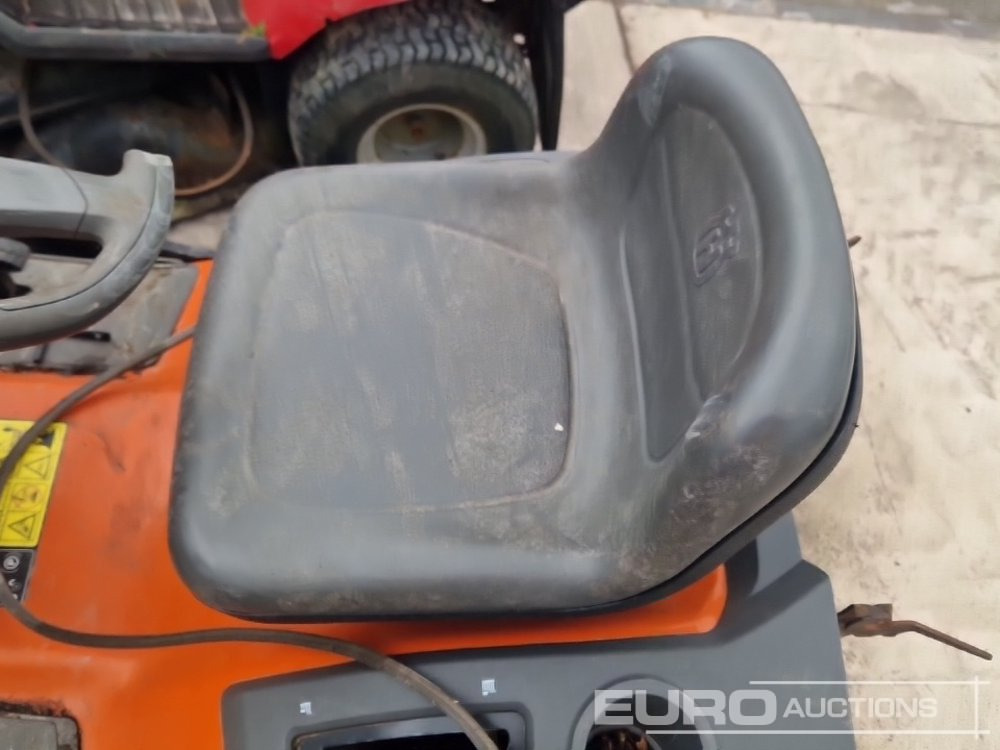 Garden mower Husqvarna TC138 Petrol Lawnmower, Briggs & Stratton Engine: picture 14