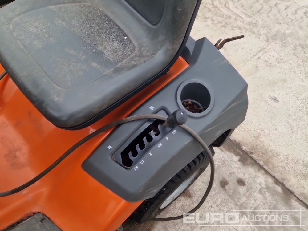 Garden mower Husqvarna TC138 Petrol Lawnmower, Briggs & Stratton Engine: picture 9