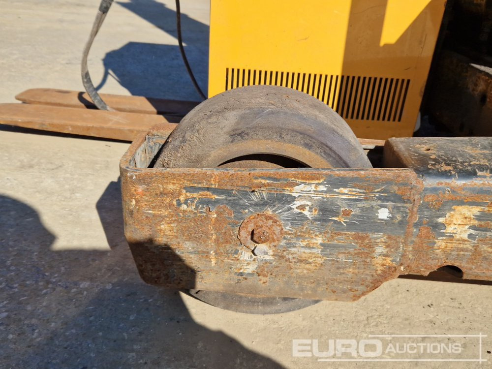 Forklift Jungheinrich Electric Side Loader Forklift, 3 Stage Free Lift Mast, Forks, Charger: picture 9
