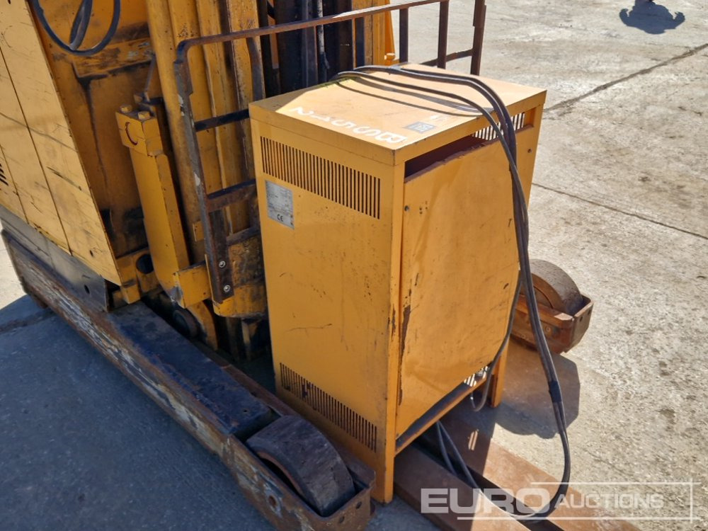 Forklift Jungheinrich Electric Side Loader Forklift, 3 Stage Free Lift Mast, Forks, Charger: picture 13