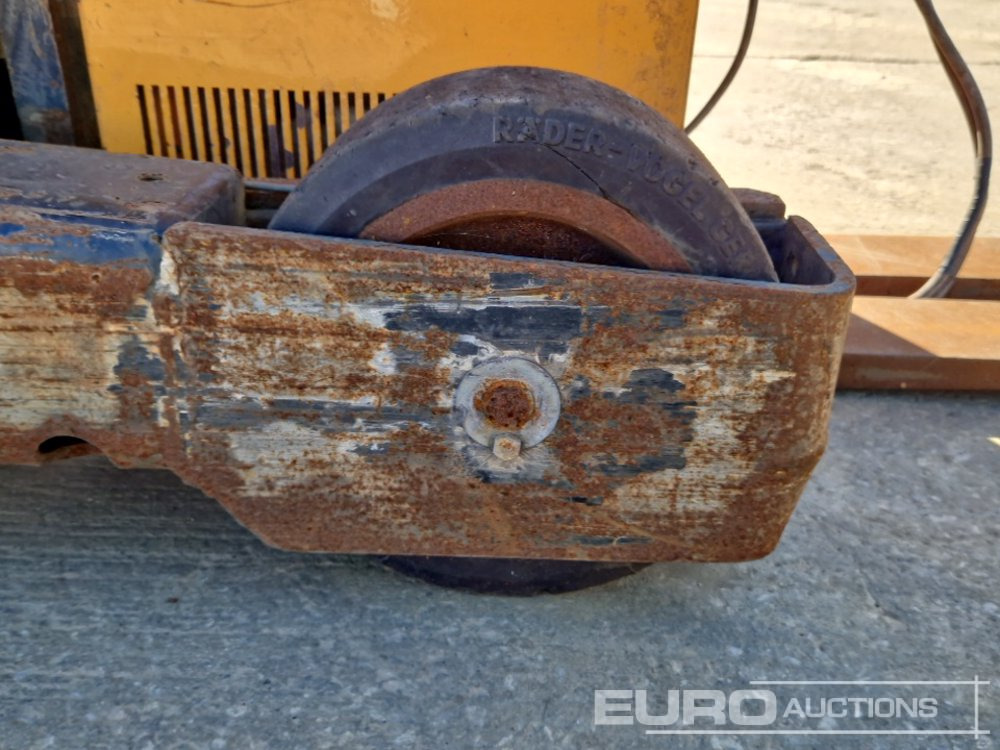 Forklift Jungheinrich Electric Side Loader Forklift, 3 Stage Free Lift Mast, Forks, Charger: picture 10