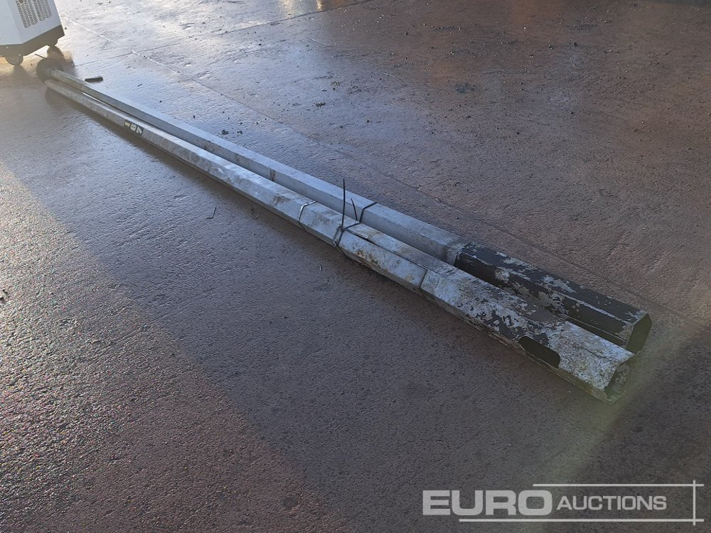 Lamp Posts (2 of) - Tool/ Equipment: picture 4 Lamp Posts (2 of) - Tool/ Equipment: picture 4