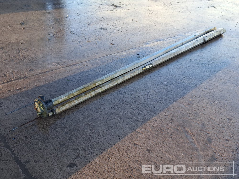 Lamp Posts (2 of) - Tool/ Equipment: picture 3 Lamp Posts (2 of) - Tool/ Equipment: picture 3