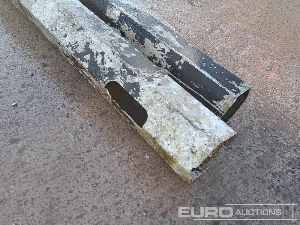 Lamp Posts (2 of) - Tool/ Equipment: picture 5 Lamp Posts (2 of) - Tool/ Equipment: picture 5