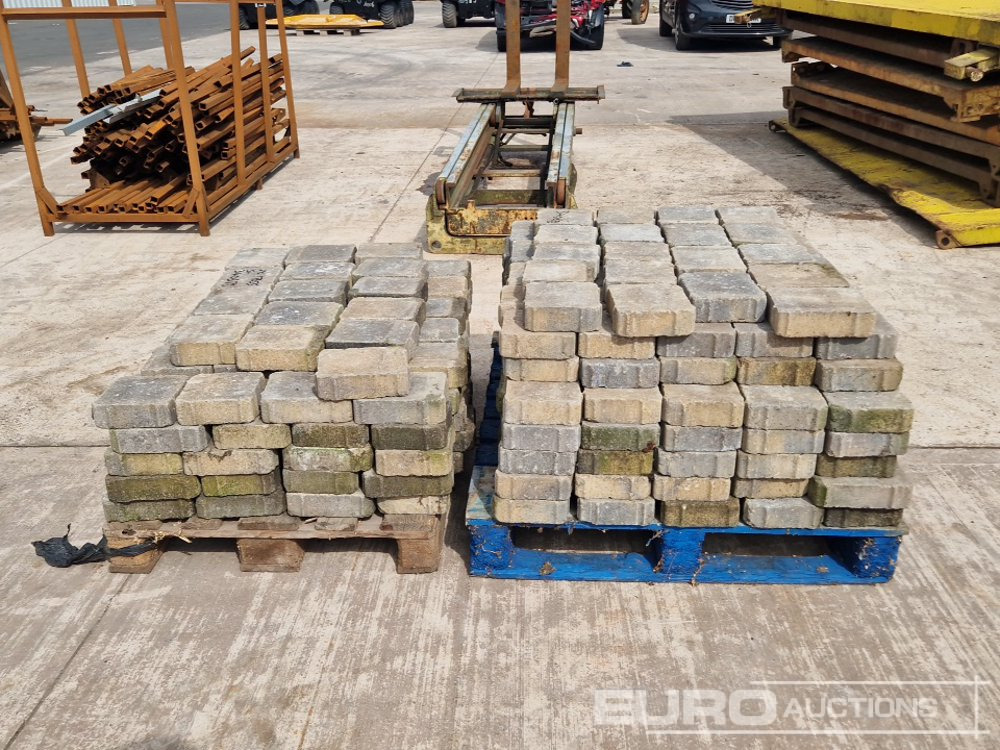 Pallet of Paving Bricks (2 of) - Other machinery: picture 2 Pallet of Paving Bricks (2 of) - Other machinery: picture 2