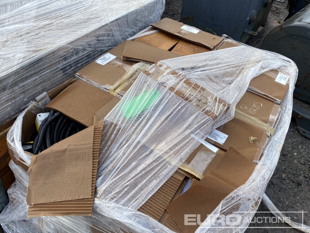 Pallet of Looms, Volvo Parts, Packaging (3 of) - Construction equipment: picture 3 Pallet of Looms, Volvo Parts, Packaging (3 of) - Construction equipment: picture 3