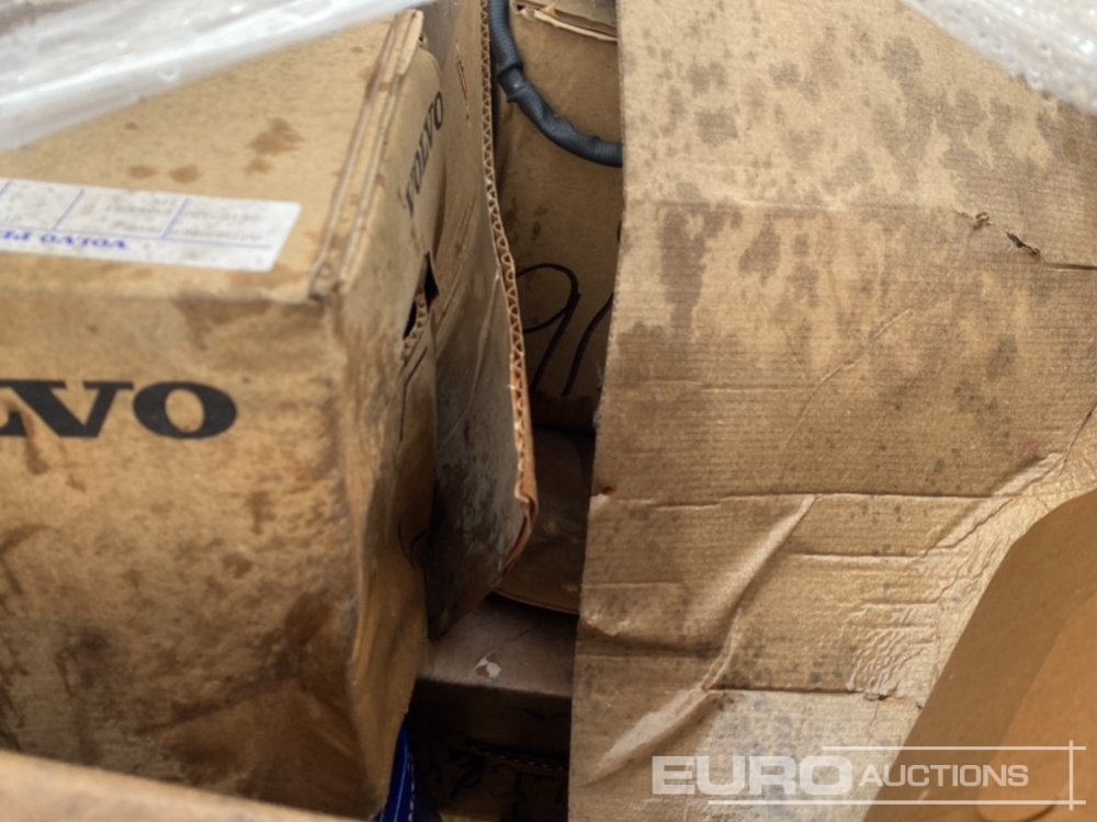 Pallet of Looms, Volvo Parts, Packaging (3 of) - Construction equipment: picture 5 Pallet of Looms, Volvo Parts, Packaging (3 of) - Construction equipment: picture 5