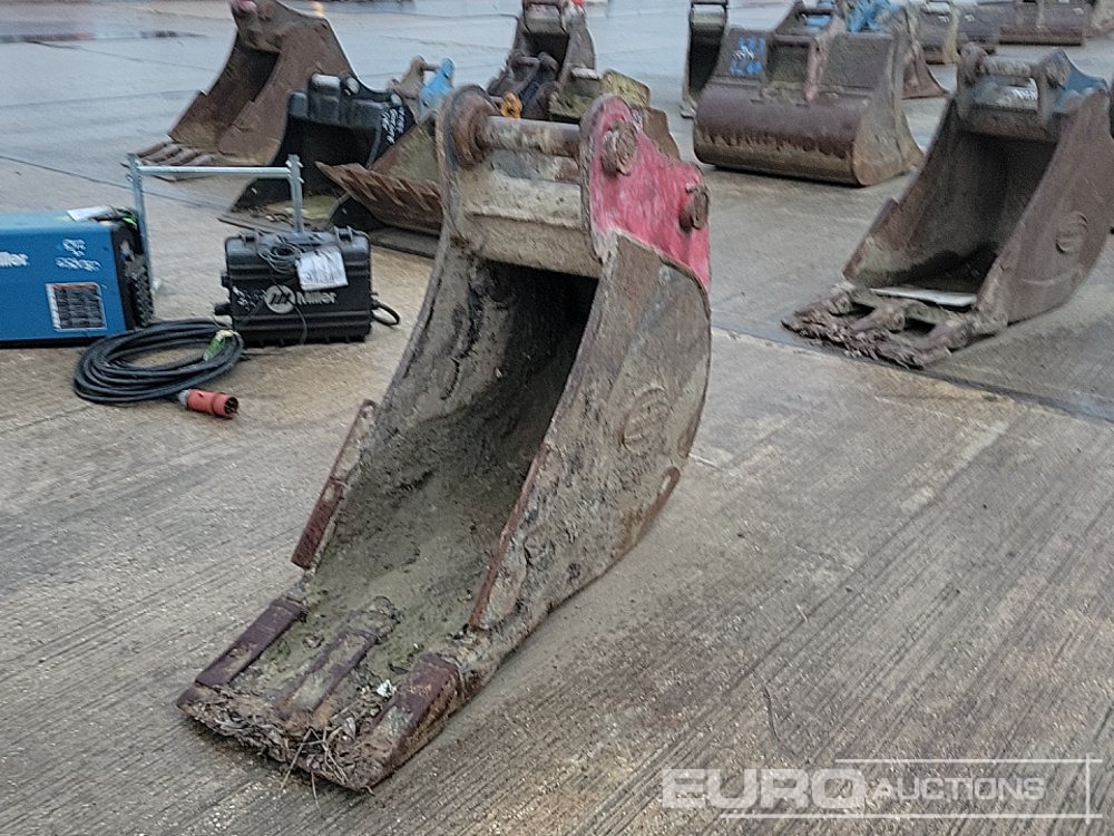Strickland 18" Digging Bucket 65mm Pin to suit 13 Ton Excavator - Bucket: picture 1 Strickland 18" Digging Bucket 65mm Pin to suit 13 Ton Excavator - Bucket: picture 1