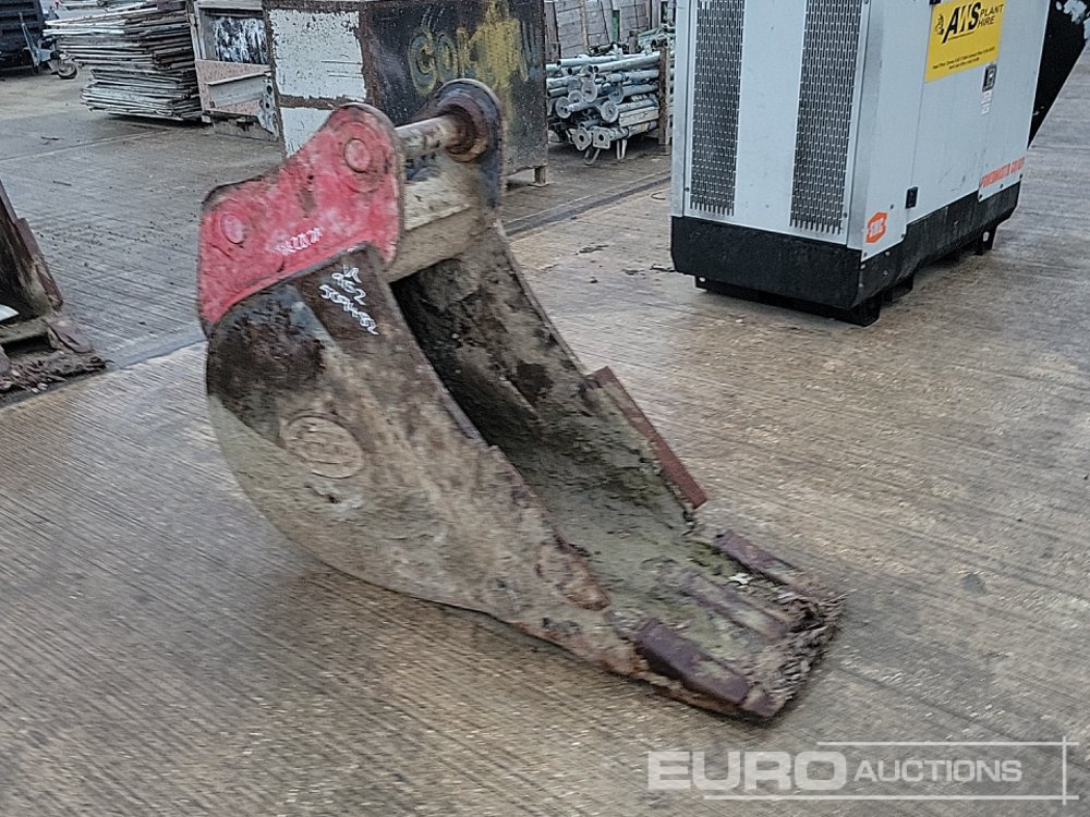 Strickland 18" Digging Bucket 65mm Pin to suit 13 Ton Excavator - Bucket: picture 3 Strickland 18" Digging Bucket 65mm Pin to suit 13 Ton Excavator - Bucket: picture 3