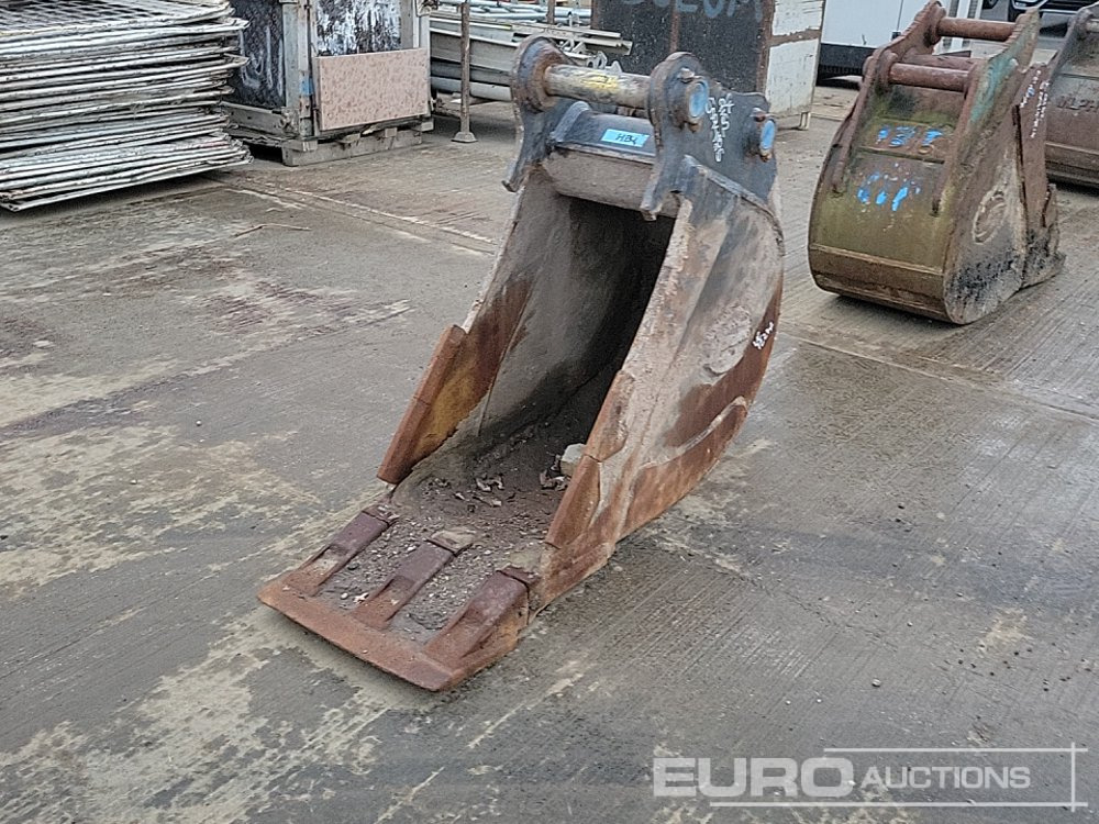 Strickland 18" Digging Bucket 65mm Pin to suit 13 Ton Excavator - Bucket: picture 1 Strickland 18" Digging Bucket 65mm Pin to suit 13 Ton Excavator - Bucket: picture 1