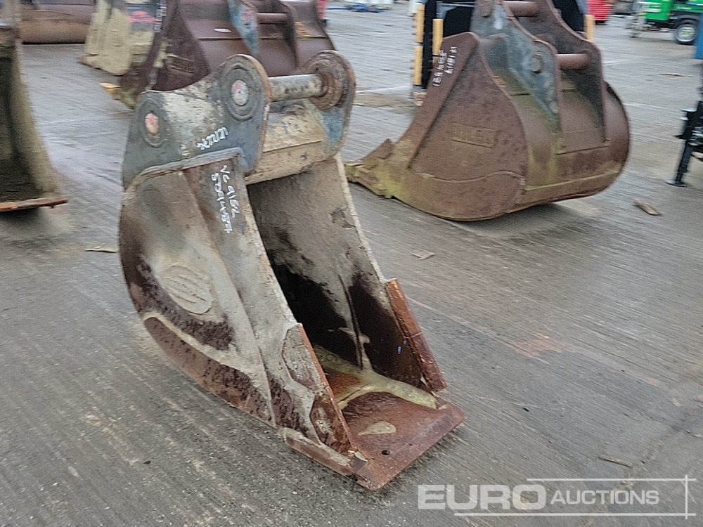 Strickland 18" Digging Bucket 65mm Pin to suit 13 Ton Excavator - Bucket: picture 1 Strickland 18" Digging Bucket 65mm Pin to suit 13 Ton Excavator - Bucket: picture 1