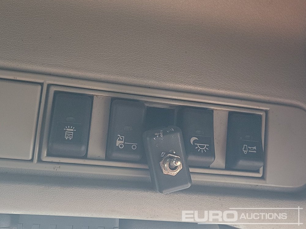Tractor unit 2006 Volvo FH520: picture 37